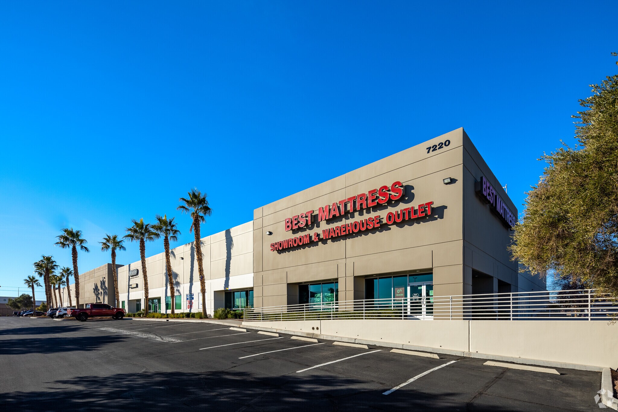 7220 Dean Martin Dr, Las Vegas, NV à louer Photo principale– Image 1 sur 5