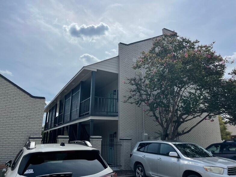 11603 Newcastle Ave, Baton Rouge, LA à louer - Photo de l’immeuble – Image 3 sur 34