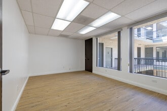 23717 Hawthorne Blvd, Torrance, CA à louer Photo intérieure– Image 1 sur 8