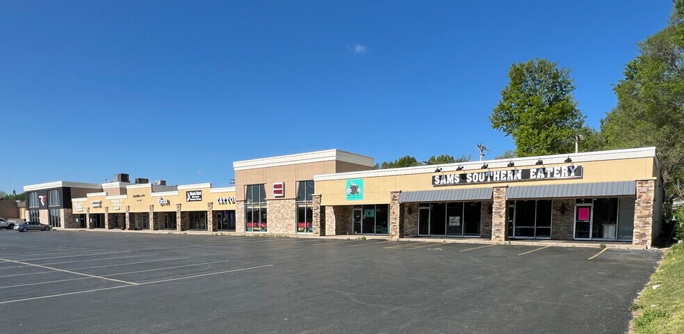 2261-2321 S Campbell Ave, Springfield, MO à louer - Photo principale – Image 1 sur 2
