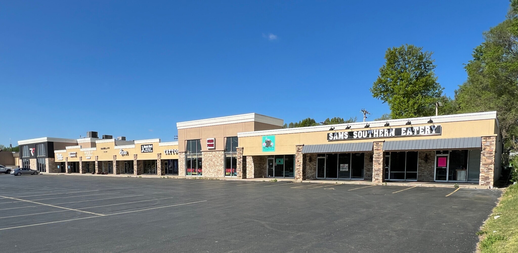 2261-2321 S Campbell Ave, Springfield, MO à louer Photo principale– Image 1 sur 3