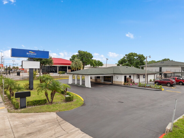3956 W Colonial Dr, Orlando, FL à vendre - Photo de l’immeuble – Image 1 sur 58