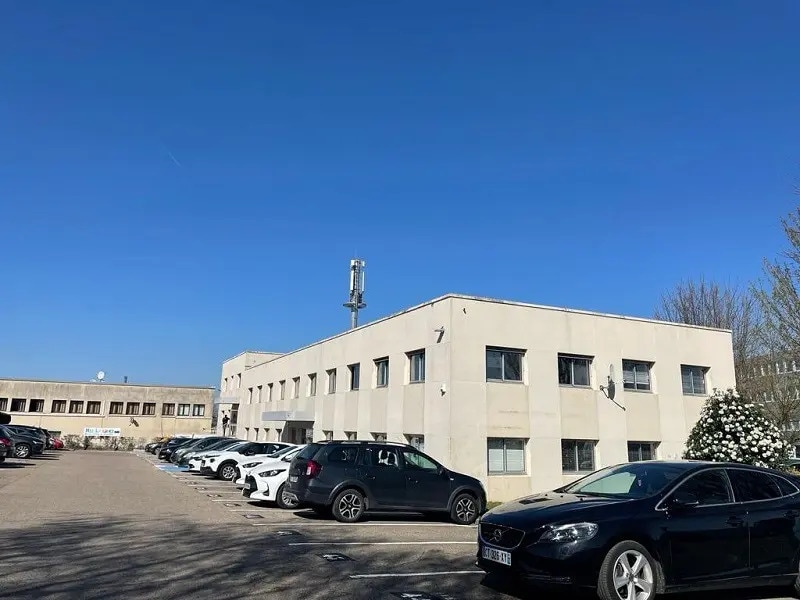 Bureau dans Plaisir à louer Photo principale– Image 1 sur 6