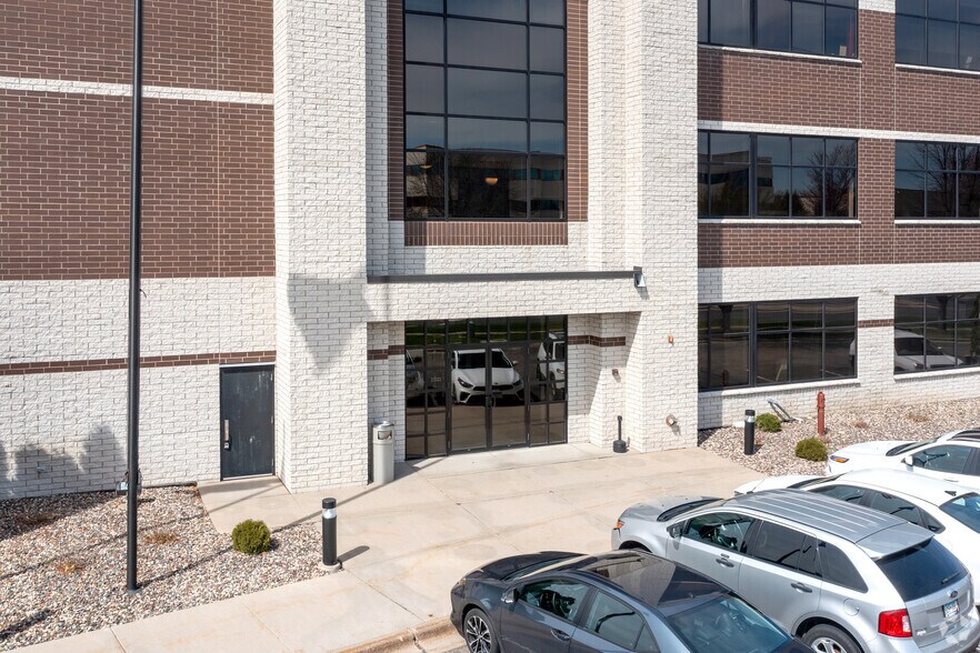 3000 County Road 42 W, Burnsville, MN à louer - Photo de l’immeuble – Image 2 sur 5