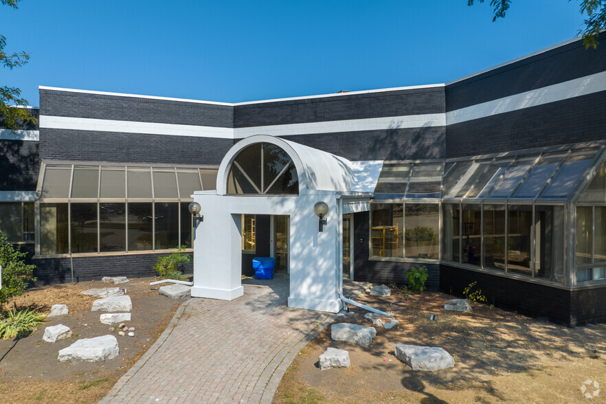 50 Casmir Ct, Concord, ON à louer - Photo de l’immeuble – Image 2 sur 3