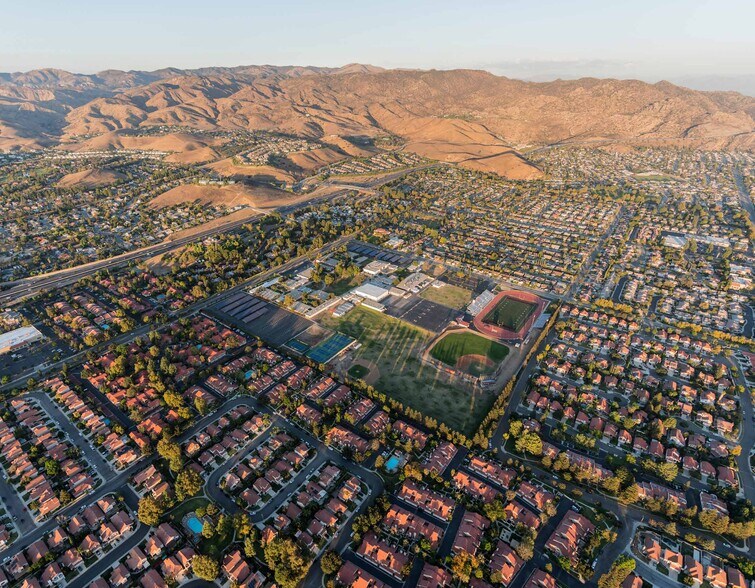 SWC of Erringer Rd & Simi Town Center Way, Simi Valley, CA à louer - Aérien – Image 2 sur 5