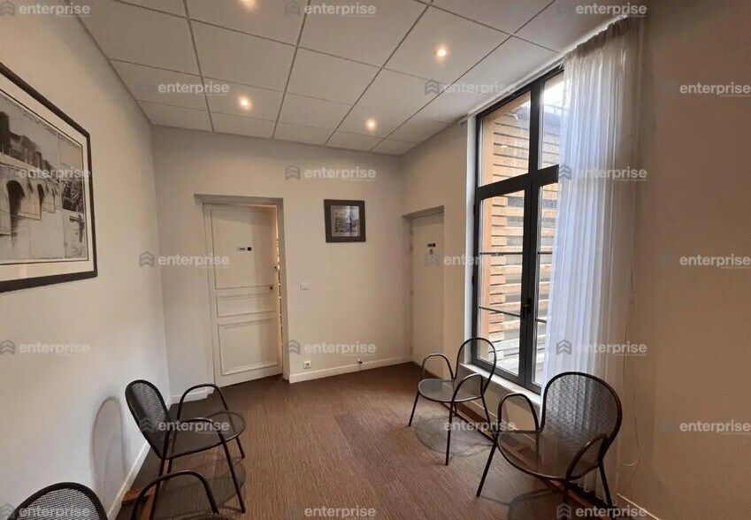 Bureau dans Amiens à louer - Photo de l’immeuble – Image 2 sur 6