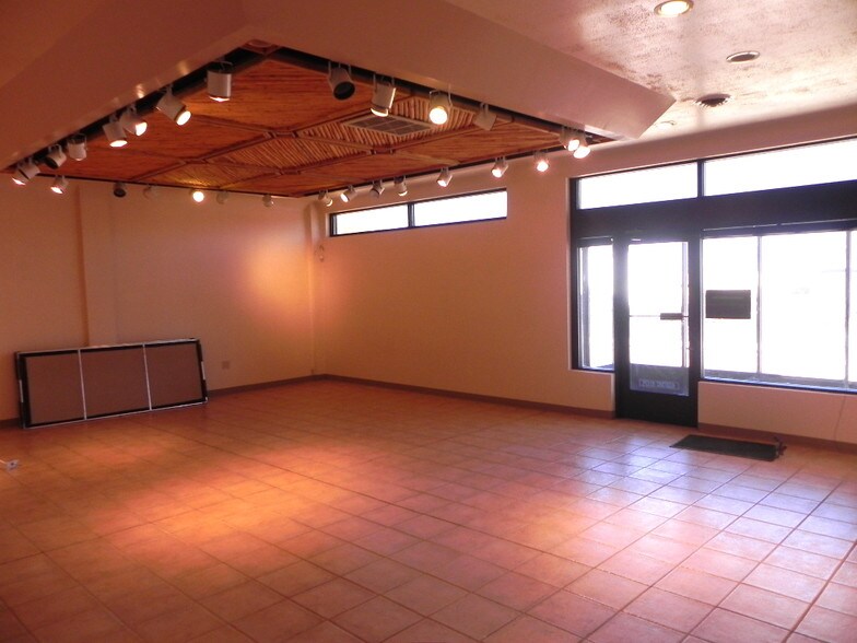 2013 Ridgecrest Dr, Albuquerque, NM à vendre - Photo intérieure – Image 3 sur 16