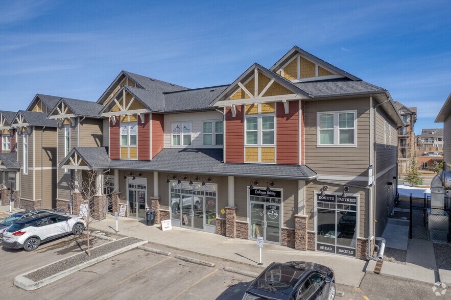 101 Sunset Dr, Cochrane, AB à vendre - Photo de l’immeuble – Image 2 sur 10