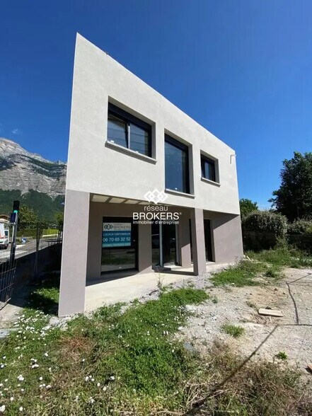 Bureau dans Crolles à louer - Photo de l’immeuble – Image 1 sur 4