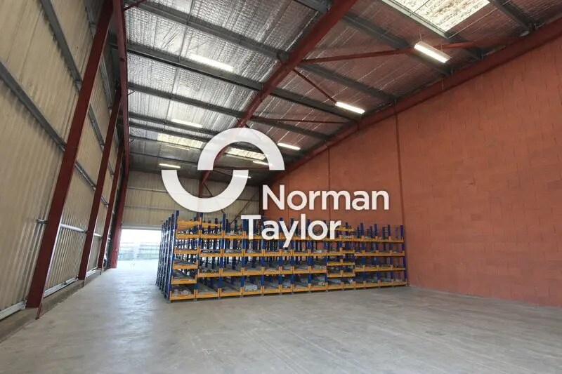 Local d’activités dans Mèze à louer Photo de l’immeuble– Image 1 sur 6