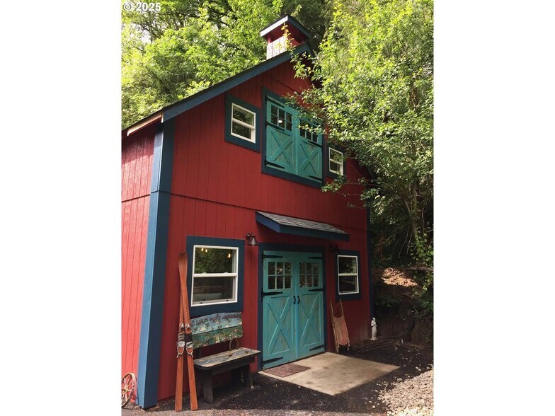 8720 SW Katherine Ln, Portland, OR à vendre - Photo de l’immeuble – Image 3 sur 10