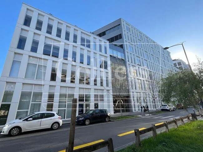 Plus de détails pour 4 Rue Maurice Moissonnier, Vaulx-en-Velin - Bureau à louer
