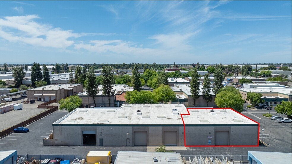 5748 E Shields Ave, Fresno, CA à louer - Photo de l’immeuble – Image 2 sur 7