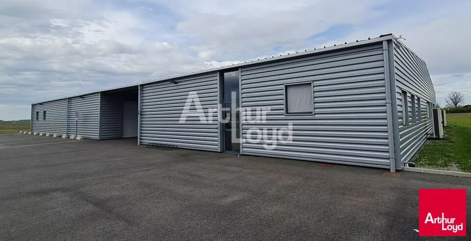 Local d'activités dans Issoudun à vendre - Photo de l’immeuble – Image 1 sur 1