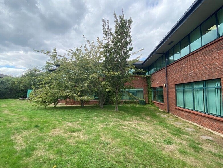 Harry Weston Rd, Coventry à louer - Photo de l’immeuble – Image 3 sur 4