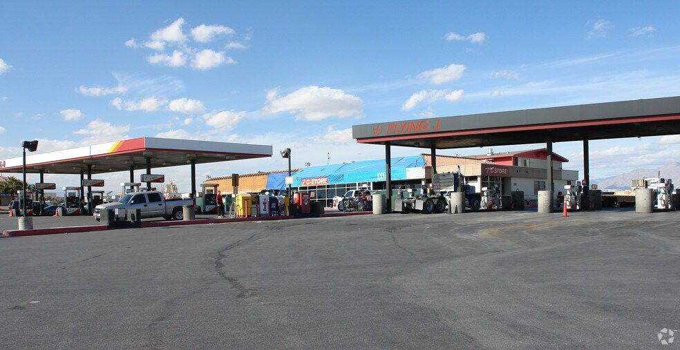 1000 E Cheyenne Ave, North Las Vegas, NV à vendre - Photo principale – Image 1 sur 4