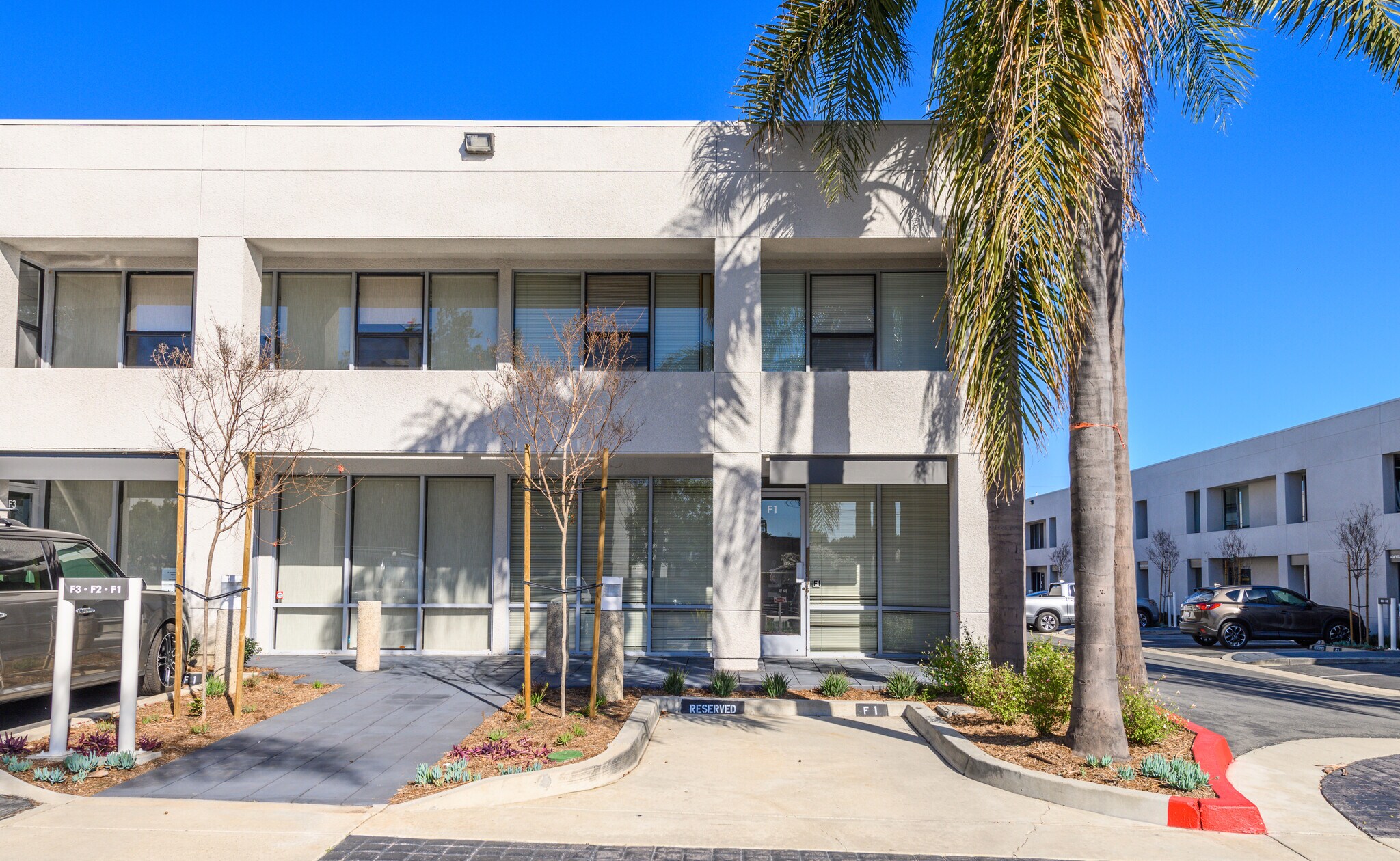 711 W 17th St, Costa Mesa, CA à louer Photo de l’immeuble– Image 1 sur 9