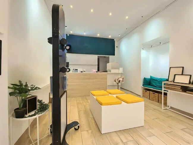 Plus de détails pour Local commercial à louer