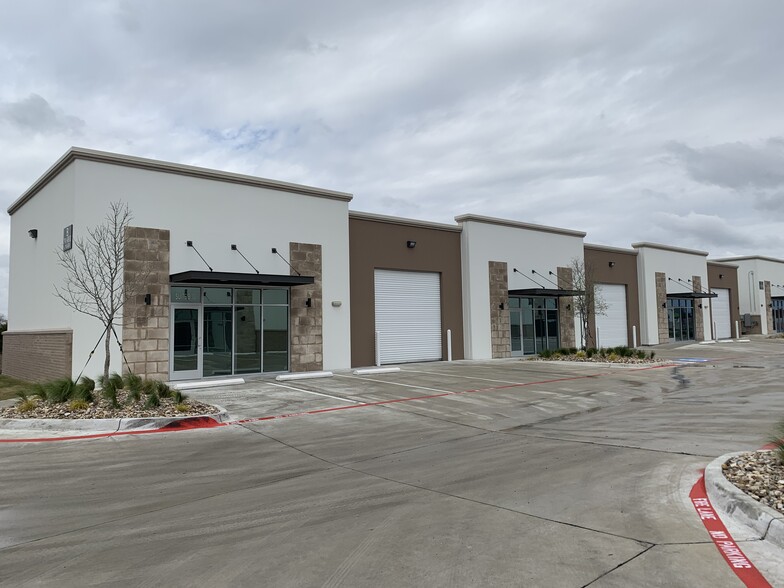 719 W Harris Rd, Arlington, TX à louer - Photo de l’immeuble – Image 3 sur 5