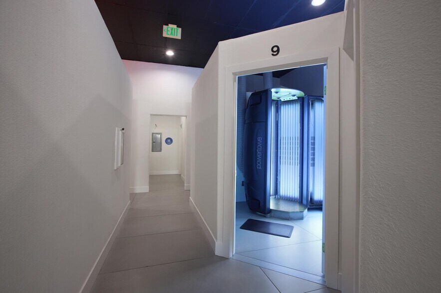 2240 Honolulu Ave, Montrose, CA à louer - Photo intérieure – Image 2 sur 16