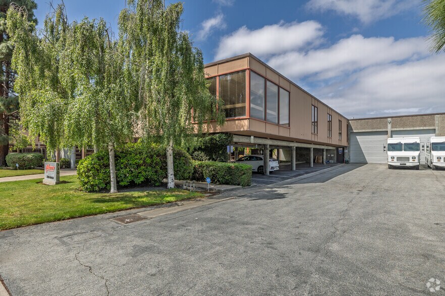 330 Hatch Dr, Foster City, CA à vendre - Photo de l’immeuble – Image 2 sur 4