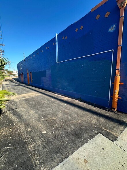 131-135 N Avenue 50, Los Angeles, CA à louer - Photo de l’immeuble – Image 3 sur 9