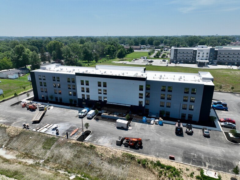 5128 Cartwright Drive, Kokomo, IN à vendre - Photo de la construction – Image 2 sur 8
