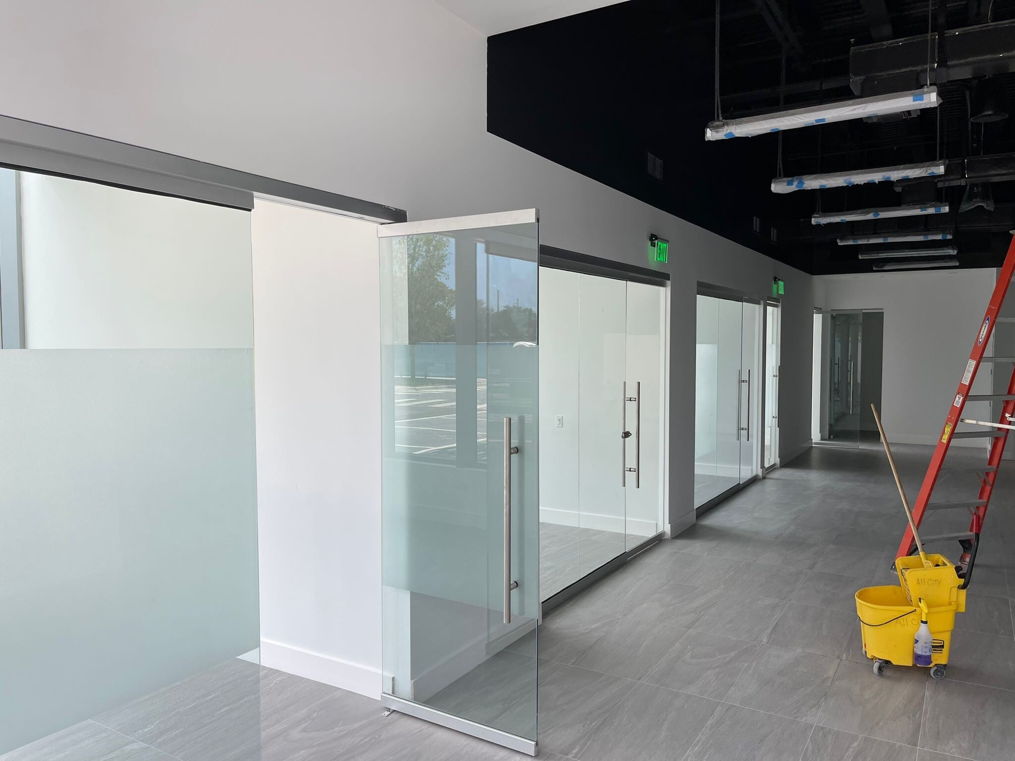 1000-1100 E Hallandale Beach Blvd, Hallandale Beach, FL à louer Photo intérieure– Image 1 sur 21