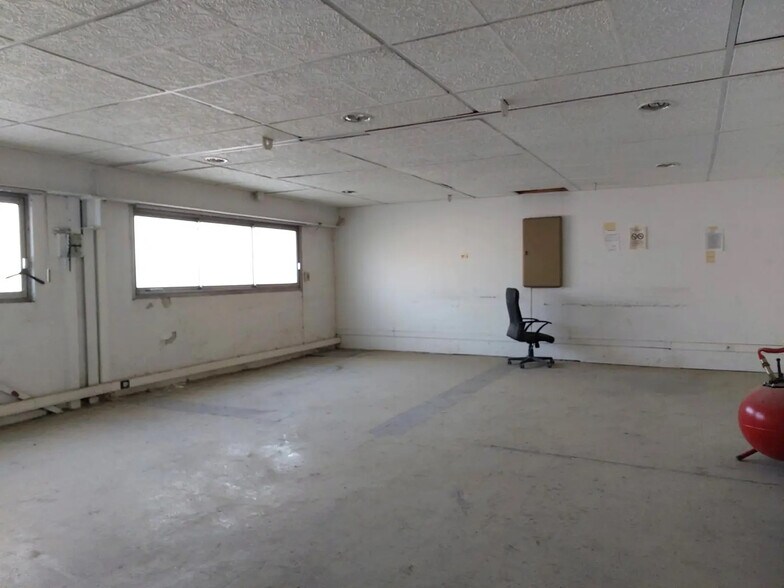 Bureau dans La Seyne-sur-Mer à louer - Photo de l’immeuble – Image 3 sur 6