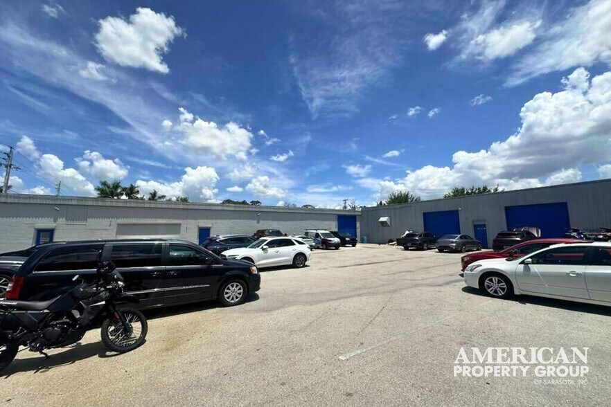 204 Center Rd, Fort Myers, FL à vendre - Photo de l’immeuble – Image 2 sur 6