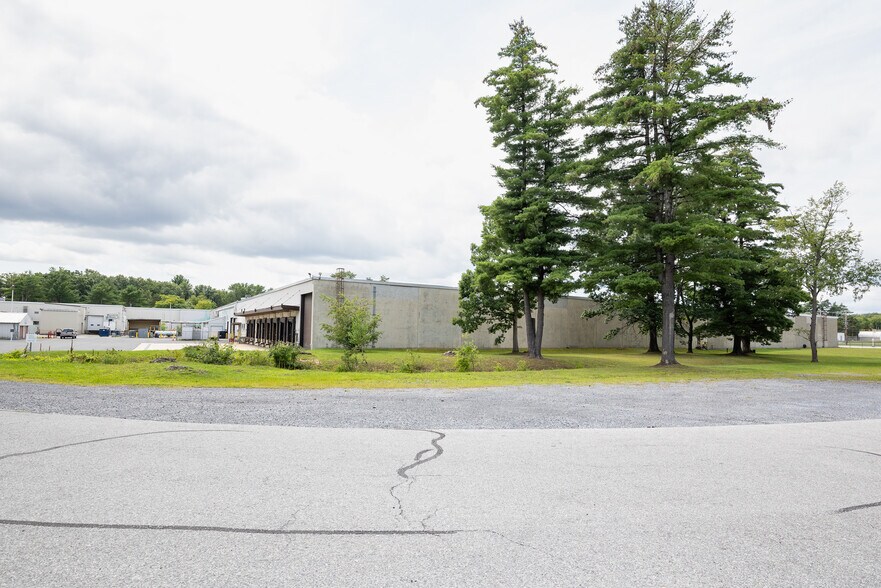 49 Geyser Rd, Saratoga Springs, NY à louer - Photo de l’immeuble – Image 3 sur 25