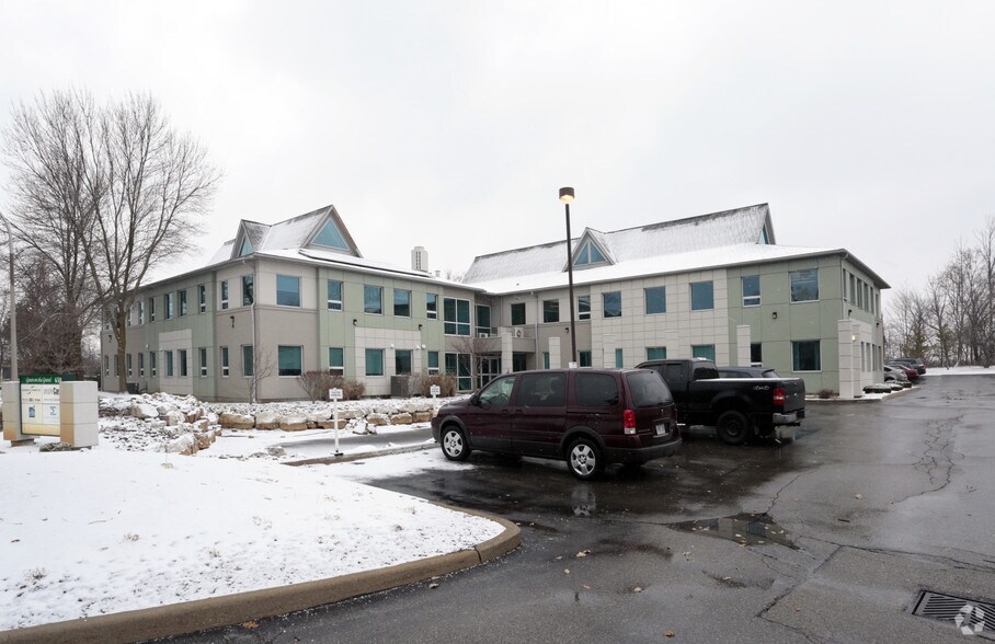 650 Riverbend Dr, Kitchener, ON à louer - Photo de l’immeuble – Image 3 sur 3