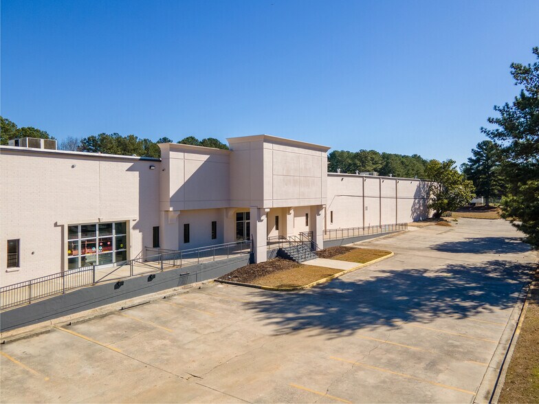 1056 Personal Pl, Morrow, GA à louer - Photo de l’immeuble – Image 2 sur 9