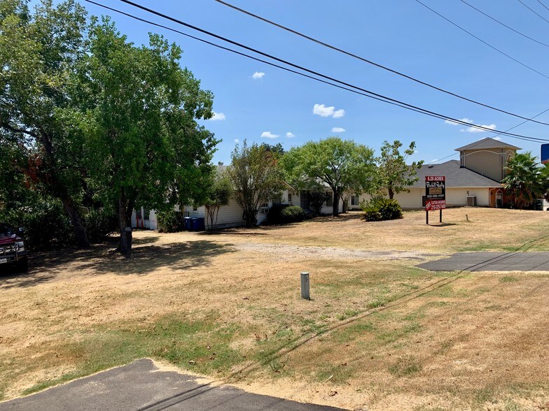 1157 W Oaklawn Rd, Pleasanton, TX à vendre - Photo de l’immeuble – Image 3 sur 15