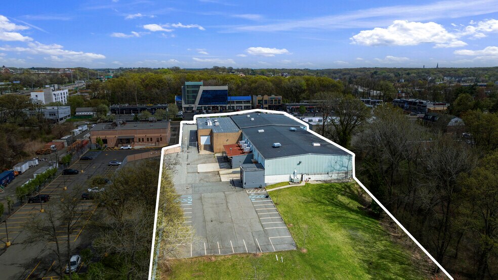 4865 Arthur Kill Rd, Staten Island, NY à louer - Photo de l’immeuble – Image 2 sur 40
