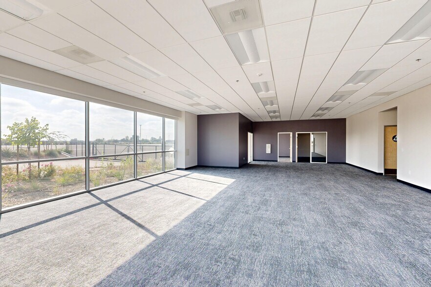 W Paige Ave & S I St, Tulare, CA à louer - Numérisation 3D Matterport – Image 3 sur 8