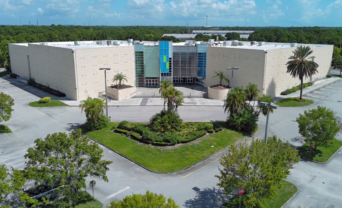 1900 NE Courtyard Cir, Port Saint Lucie, FL à vendre Photo principale– Image 1 sur 4