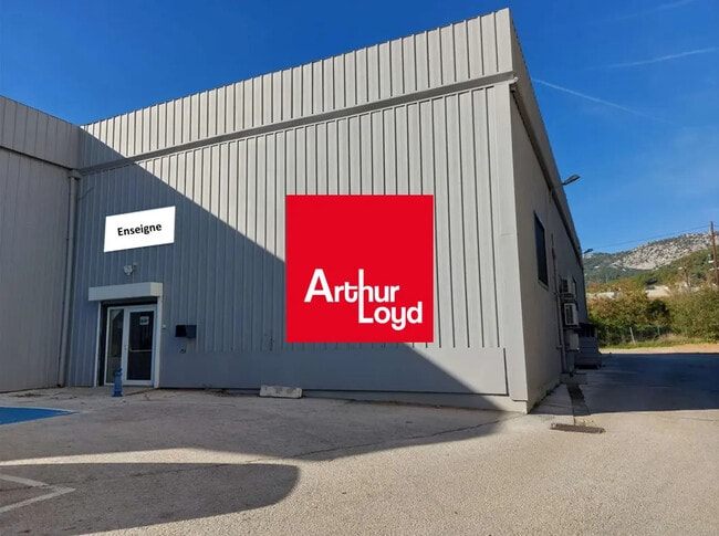 Plus de détails pour Local d'activités à louer