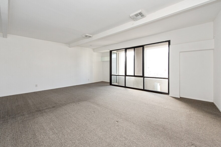 711 W 17th St, Costa Mesa, CA à vendre - Photo de l’immeuble – Image 2 sur 7