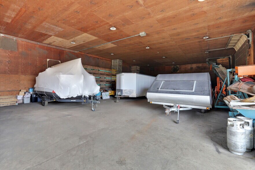 350 Newport Bridge Rd, Pine Island, NY à vendre - Photo de l’immeuble – Image 3 sur 23