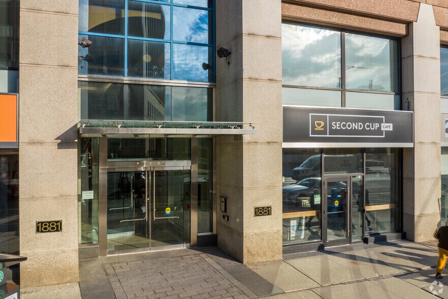 1881 Yonge St, Toronto, ON à louer - Photo de l’immeuble – Image 3 sur 5