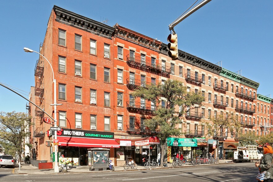691 Tenth Ave, New York, NY à vendre - Photo de l’immeuble – Image 3 sur 12