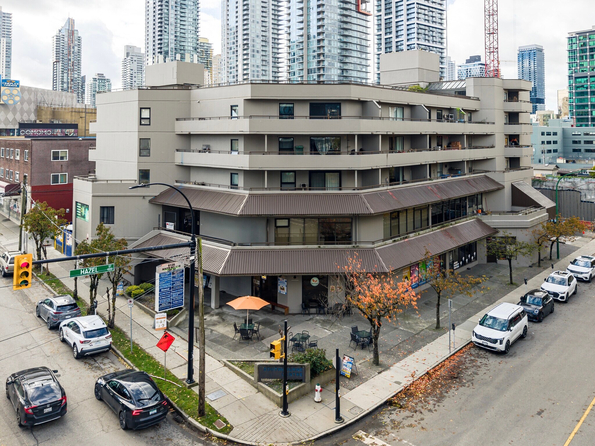 6125 Sussex Ave, Burnaby, BC à louer Photo de l’immeuble– Image 1 sur 4