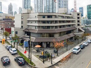 6125 Sussex Ave, Burnaby, BC à louer Photo de l’immeuble– Image 1 sur 4