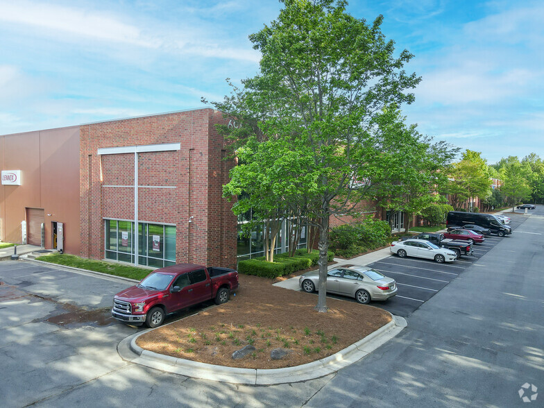 6965 Northpark Blvd, Charlotte, NC à louer - Photo principale – Image 1 sur 4