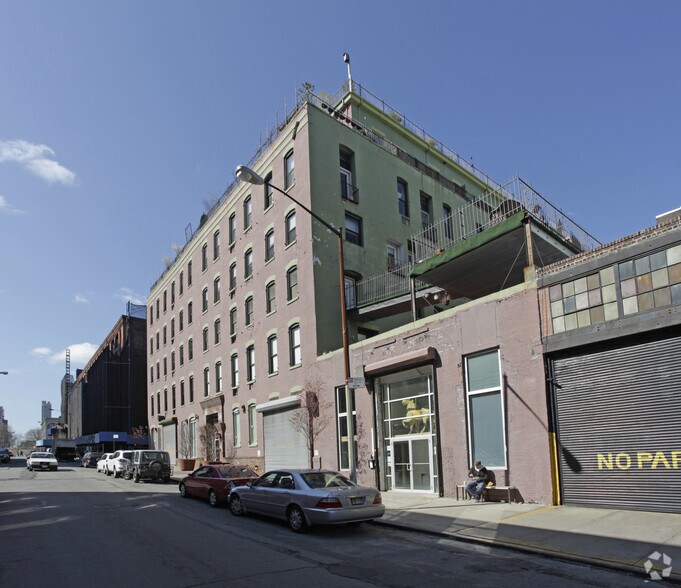 50 Bridge St, Brooklyn, NY à louer - Photo de l’immeuble – Image 3 sur 3