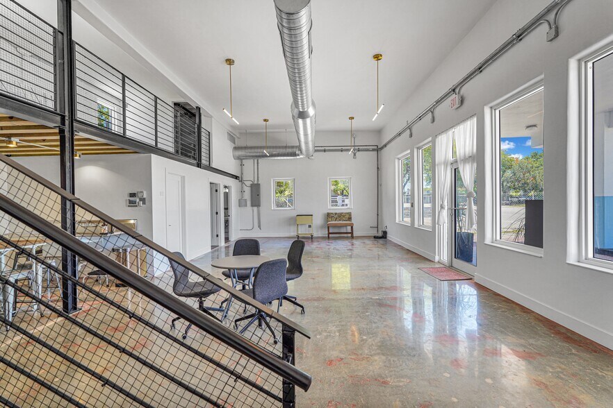 798 NW 62nd St, Miami, FL à louer - Photo de l’immeuble – Image 3 sur 10