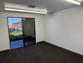 750-770 Nuttman St, Santa Clara, CA à louer Photo intérieure– Image 2 sur 3