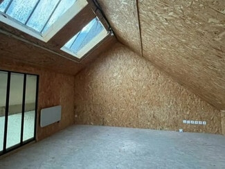 Plus de détails pour Local d'activités à louer